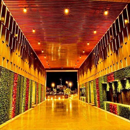 Weekend Address Managed By Stay Cation Surat Exterior photo